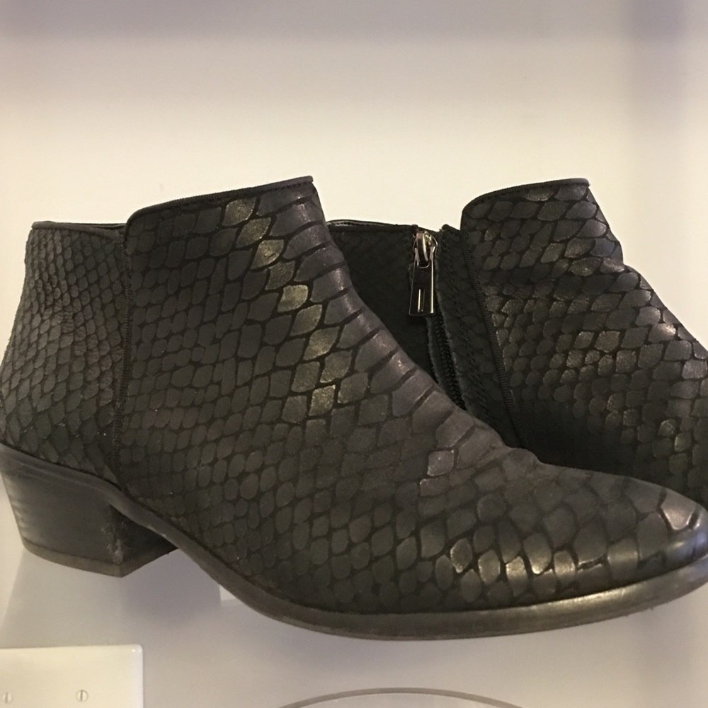 💎 Snake skin print, Sam Edelman black booties