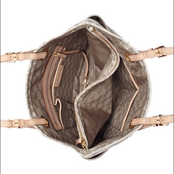 ❌Michael Kors Vanilla Tote, Brand New❌ - Picture 2 of 3