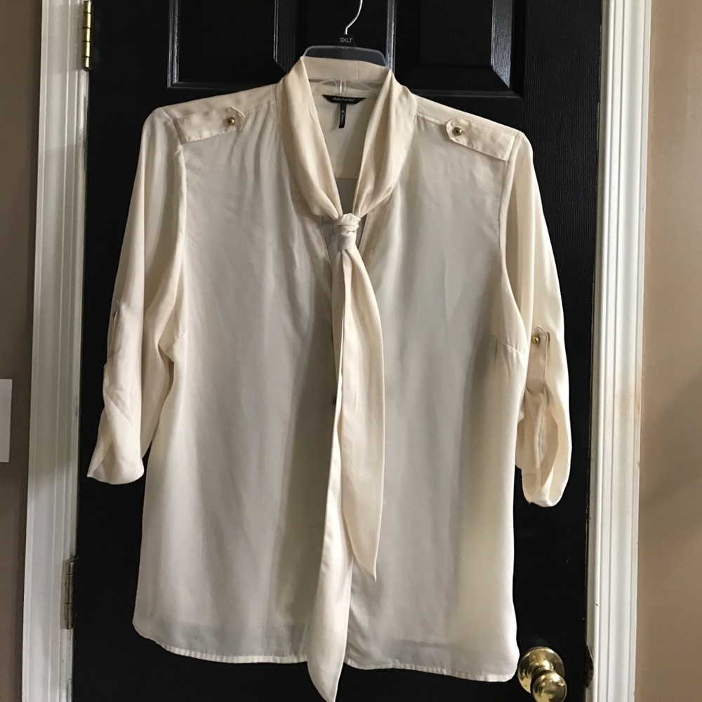 Daisy Fuentes button blouse