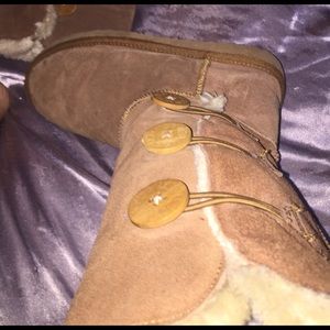 UGG BOOTS