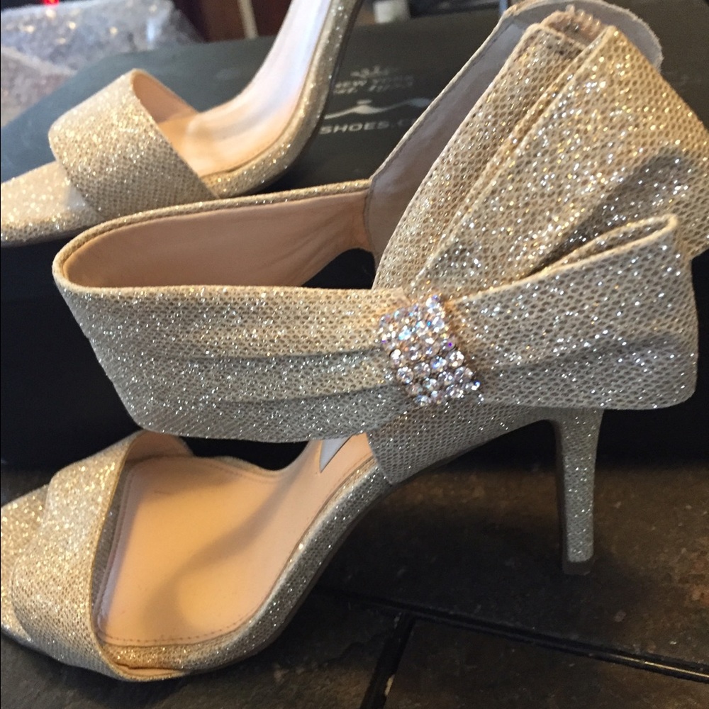 Champagne gold Nina New York size 7.5