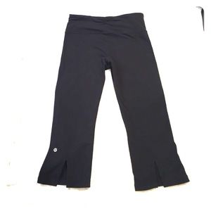 Lululemon 🍋 Split-Bottom Crop, size 8, EUC