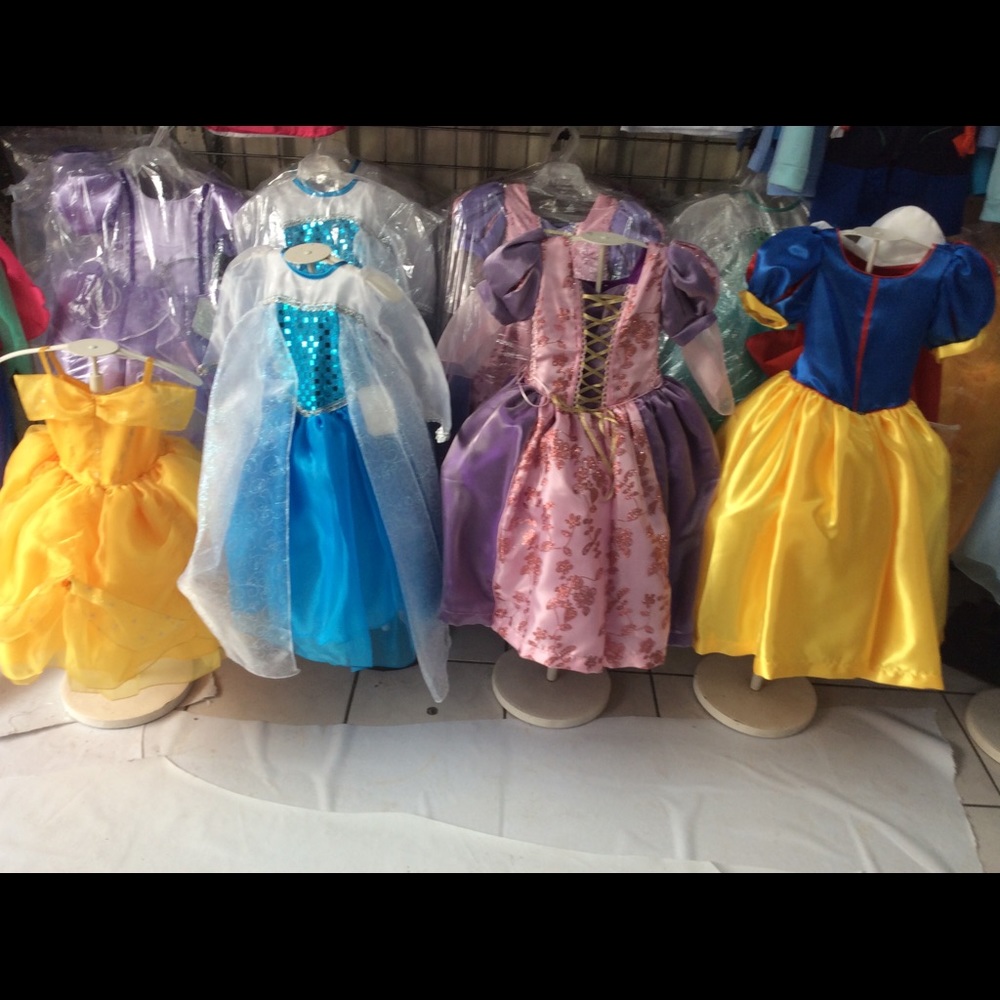 New beautiful Princesses dresses, size 2 to 6,