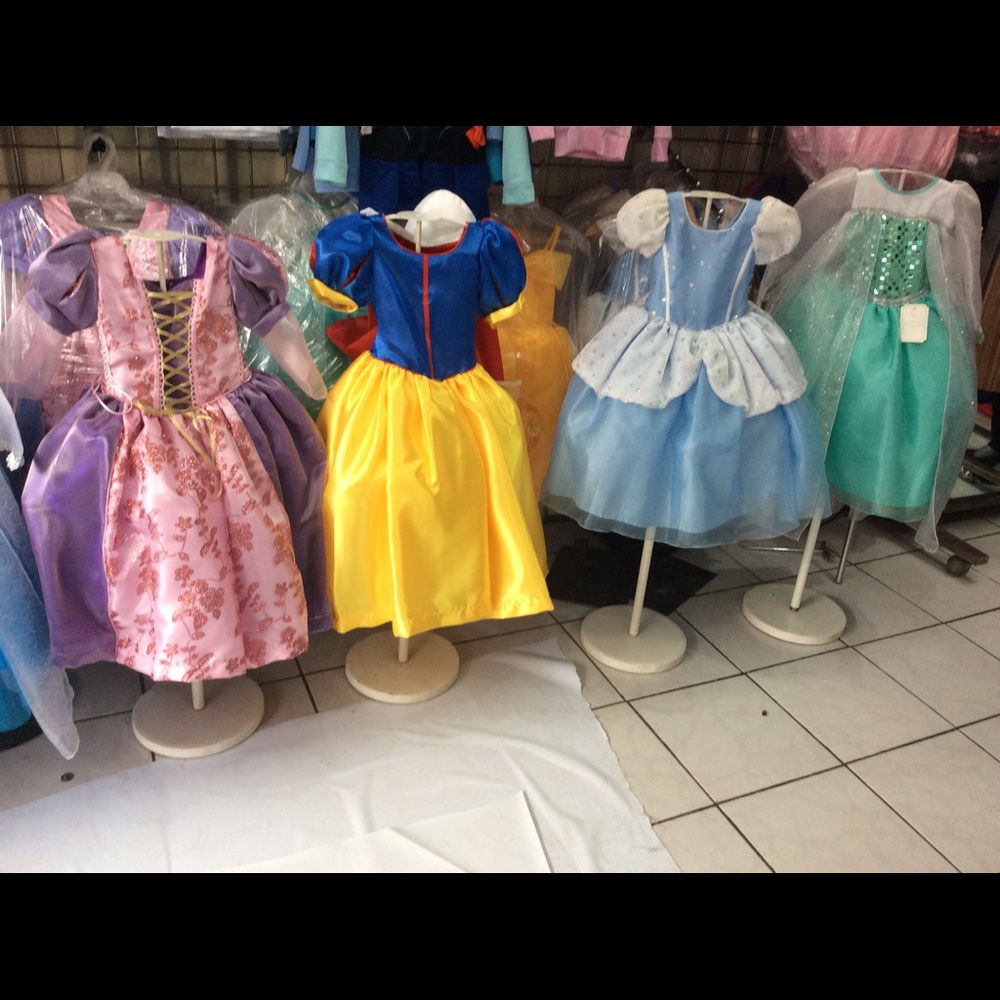 New beautiful Princesses dresses, size 2 to 6, - Picture 2 of 5