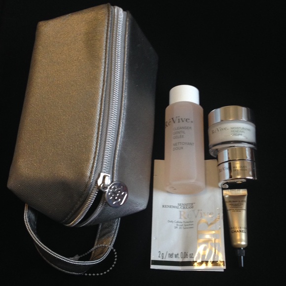 🇺🇸SALE🇺🇸RéVive Professional anti-aging FaceKit - Picture 2 of 8