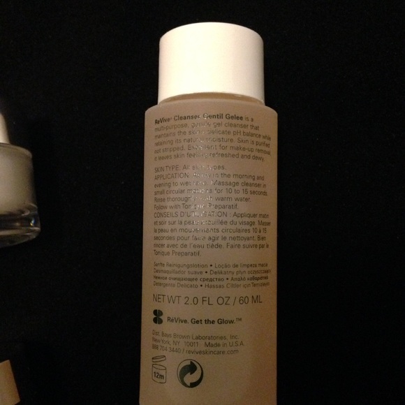 🇺🇸SALE🇺🇸RéVive Professional anti-aging FaceKit - Picture 3 of 8