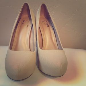 New Suede Nude Pumps Size 6.5
