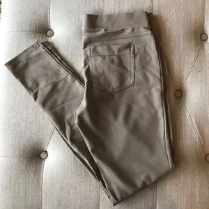 HUE Ponte Leggings in Stoneware