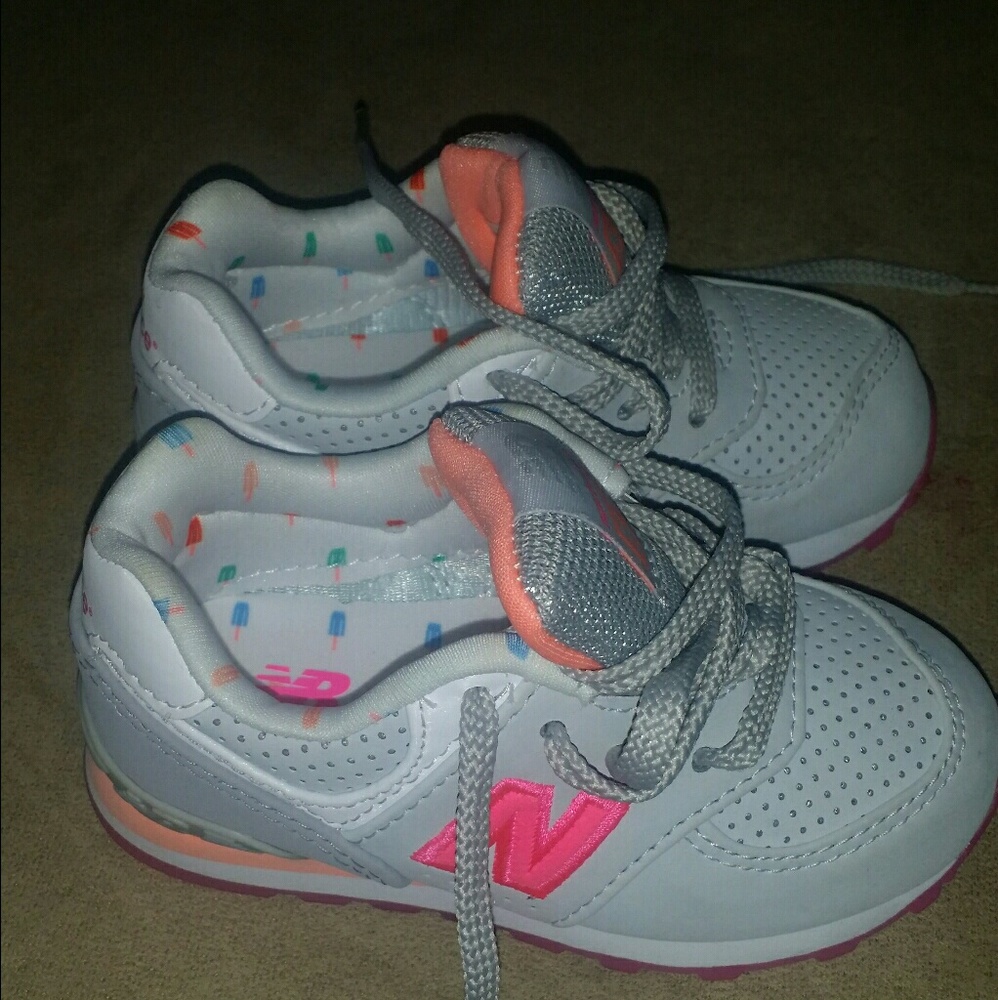 New Balance Toddler Girls Sneaker Size 6