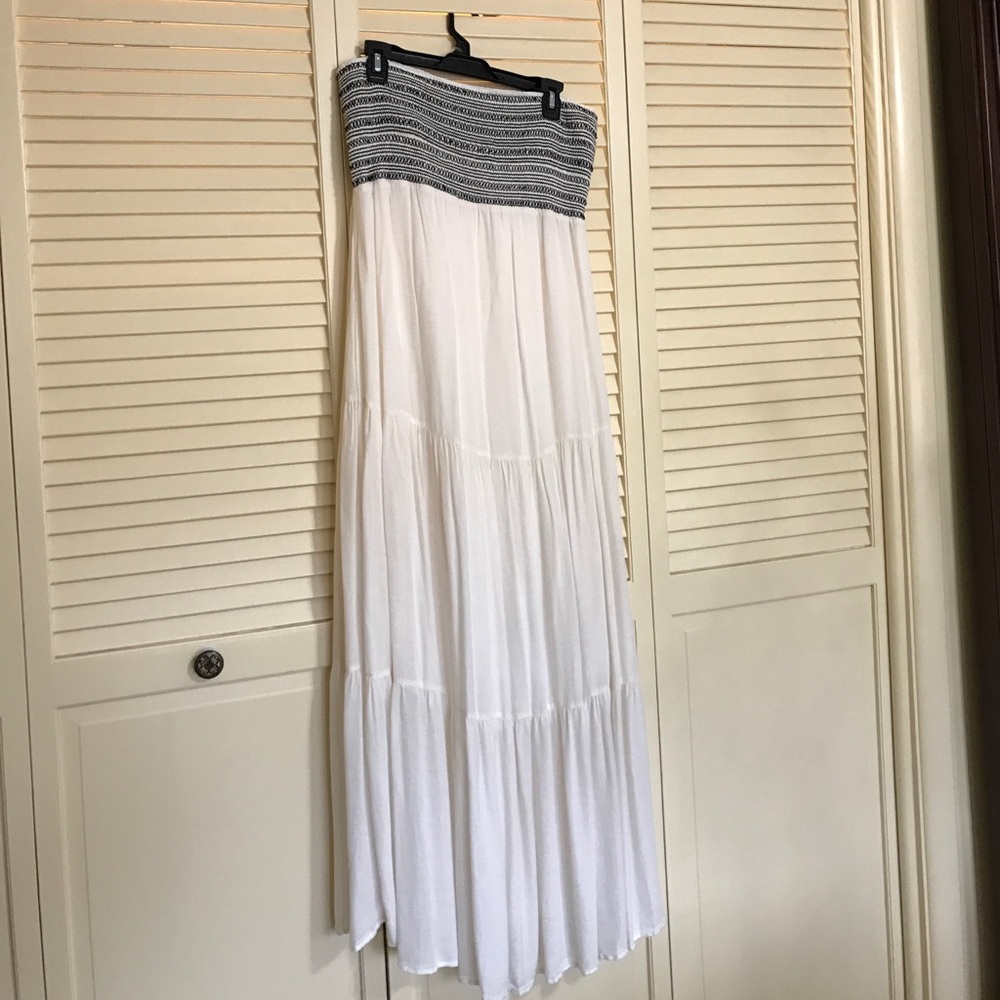 Light cream maxi, sweet and beautiful, never worn!