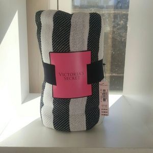VS PINK Beach Blanket