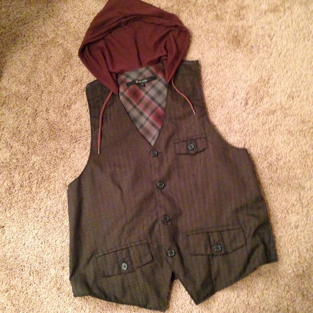 Men's Black & Maroon Vest Sz: Medium