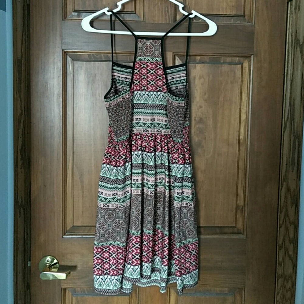 Short Patterned Razorback Dress - Picture 3 of 4