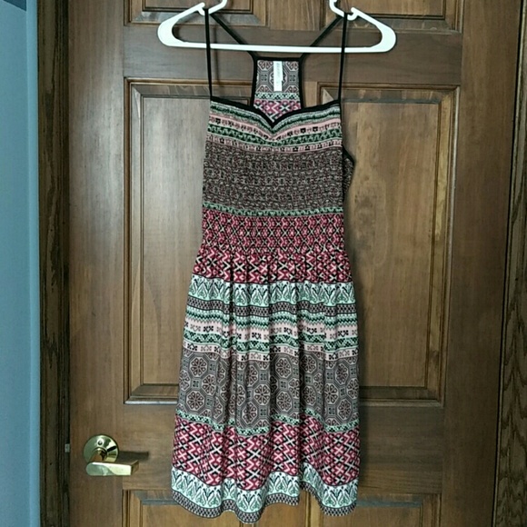 Short Patterned Razorback Dress - Picture 2 of 4