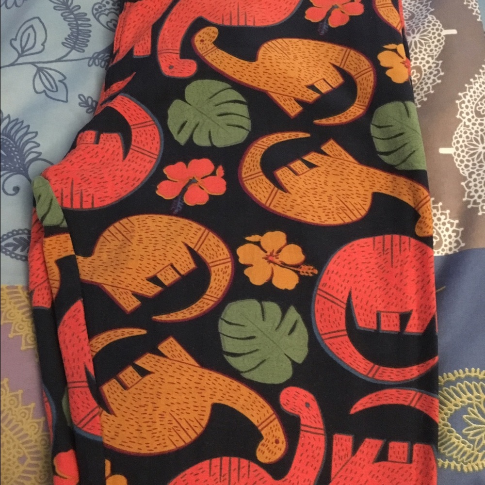 Luluroe Dino leggings. Tried on, but unworn.