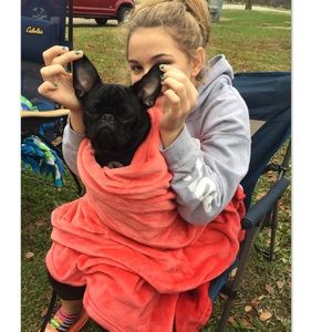 Meet your Posher, Elise