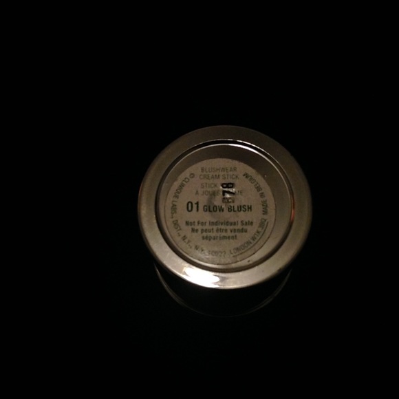 Full size Laura Mercier Face illumination & more - Picture 7 of 8