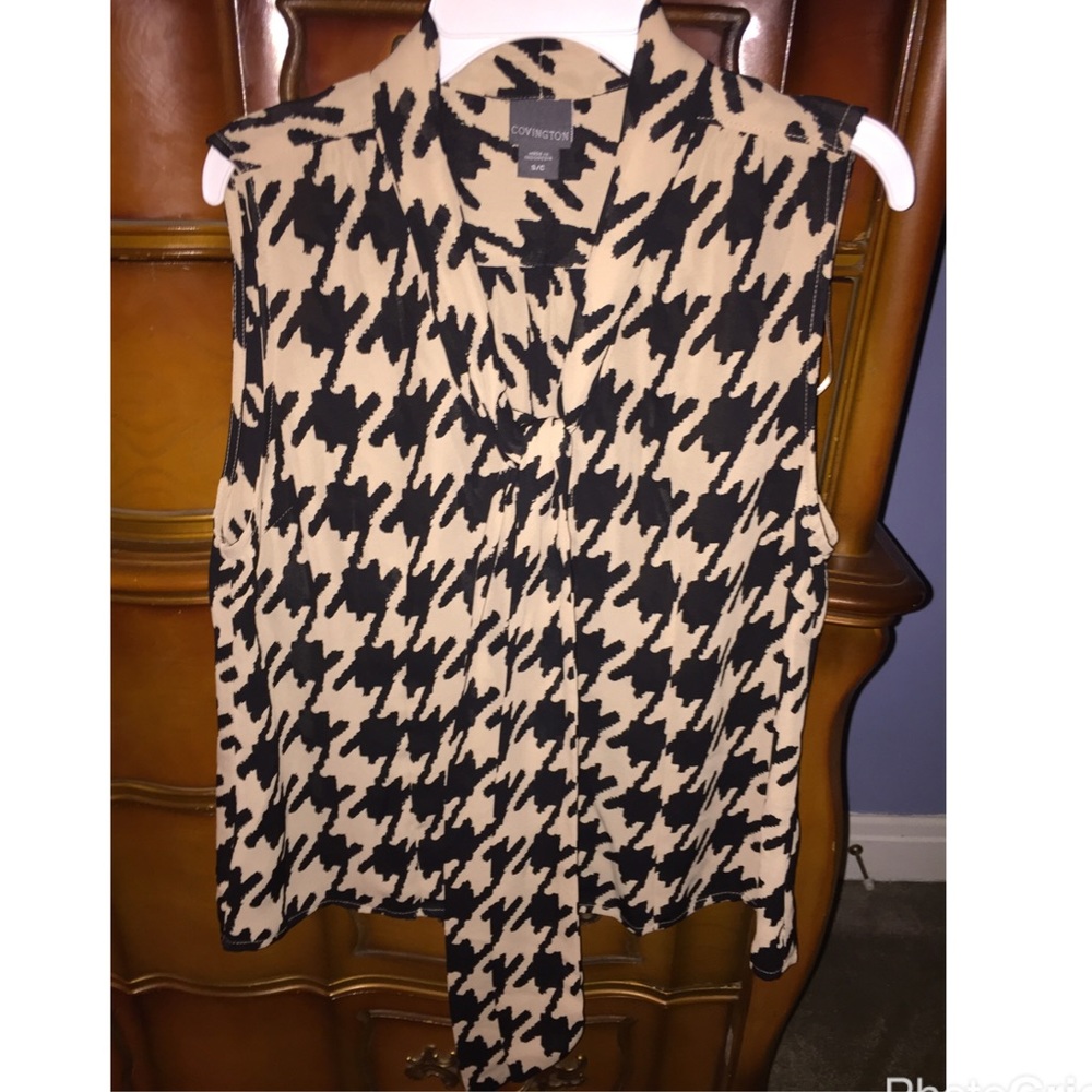 ❣️🌺 Sleeveless Pattern Dressy Shirt 🌺❣️