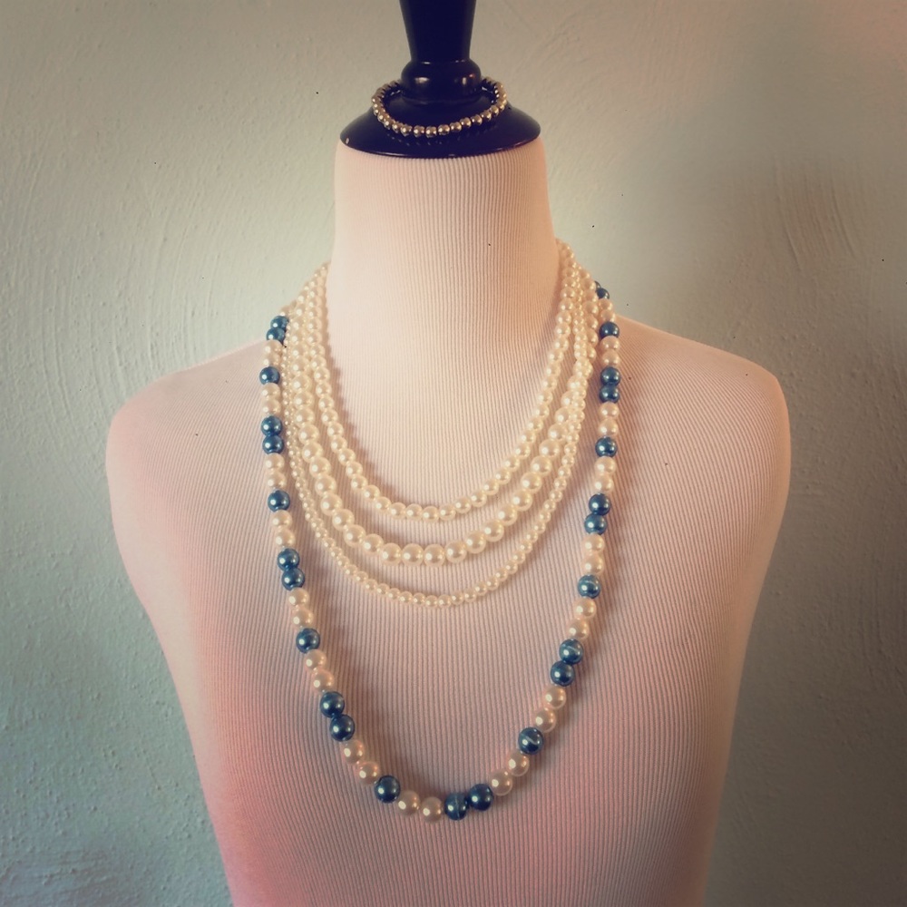❤️SOLD❤️Fake Pearl Necklace Bundle