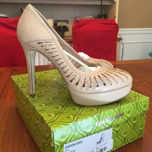 Gianni Bini size 8M Nude Heels