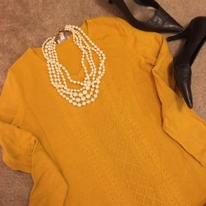 mustard yellow sweater 💛