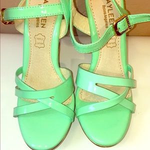 NEW Mint Green Wedes Size 7