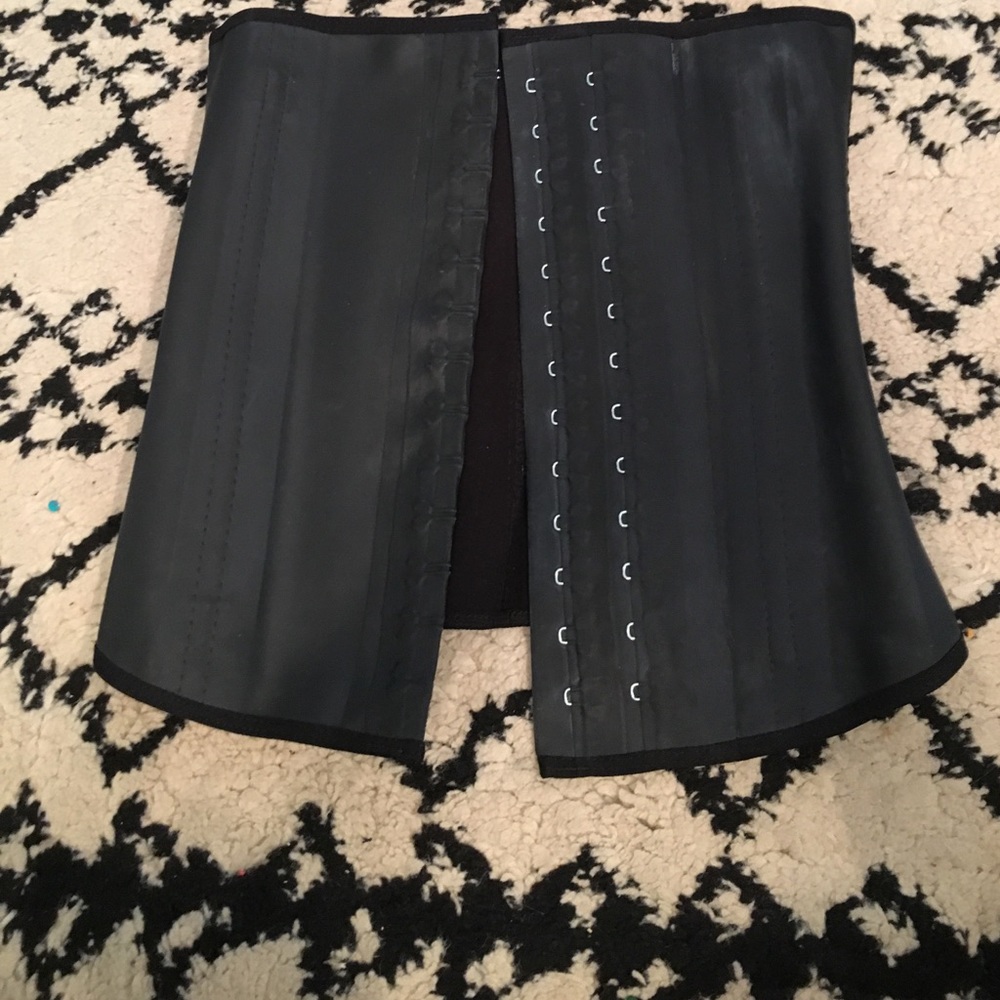 Waist Trainer.