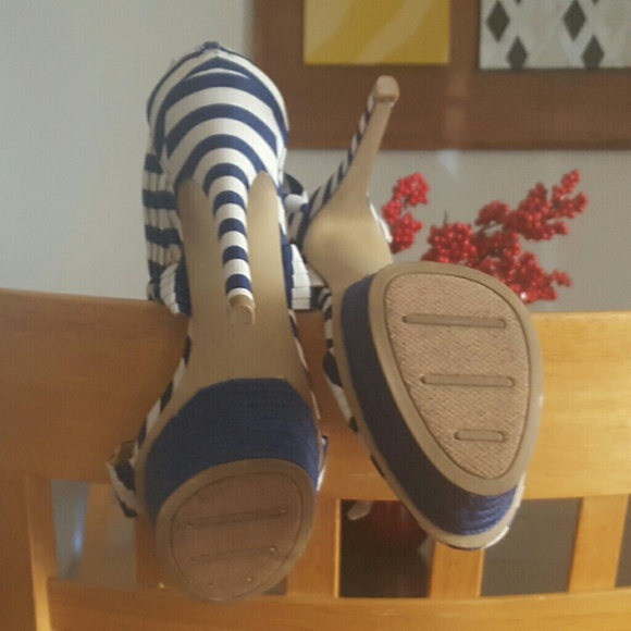 Platform sandal - Picture 3 of 4