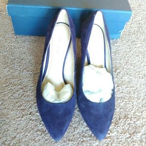 pour la victorie mai suede wedge pump