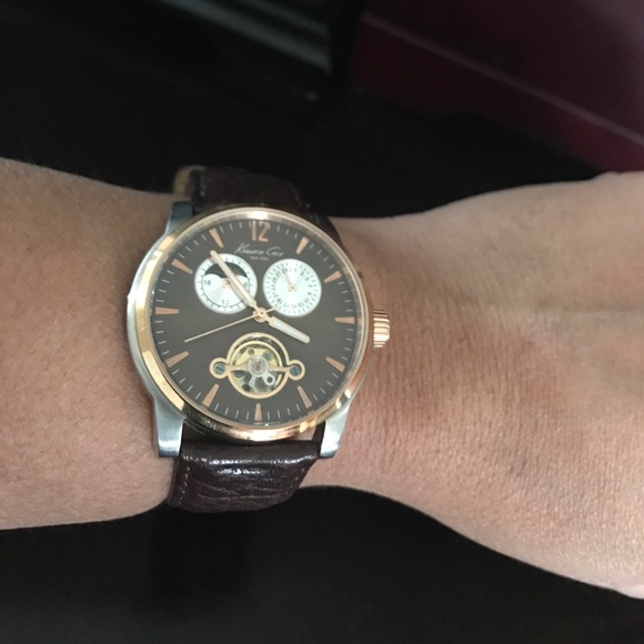 Kenneth Cole wind up watch - Picture 2 of 2