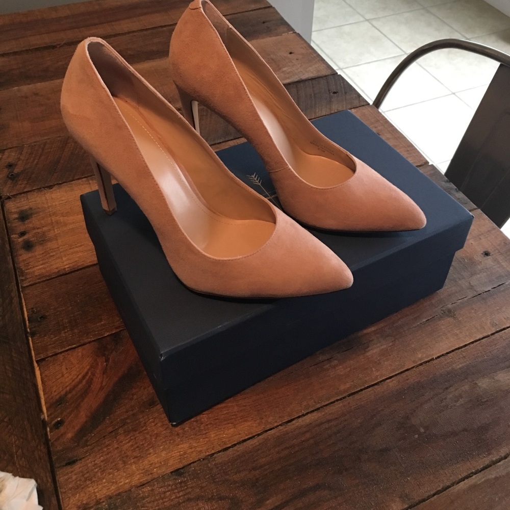 Pour la Victoire Zoie Suede leather pump