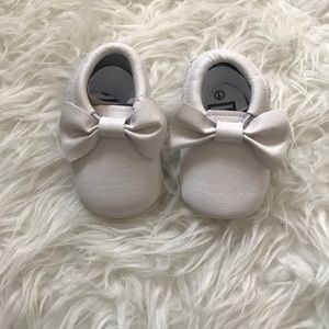 Baby faux leather baby moccasins