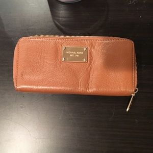 Camel Michael kors wallet