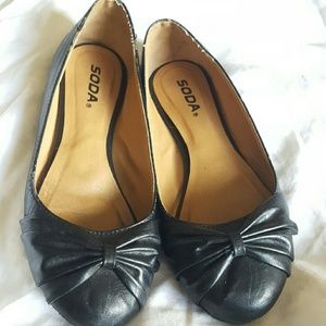 Everyday black flats