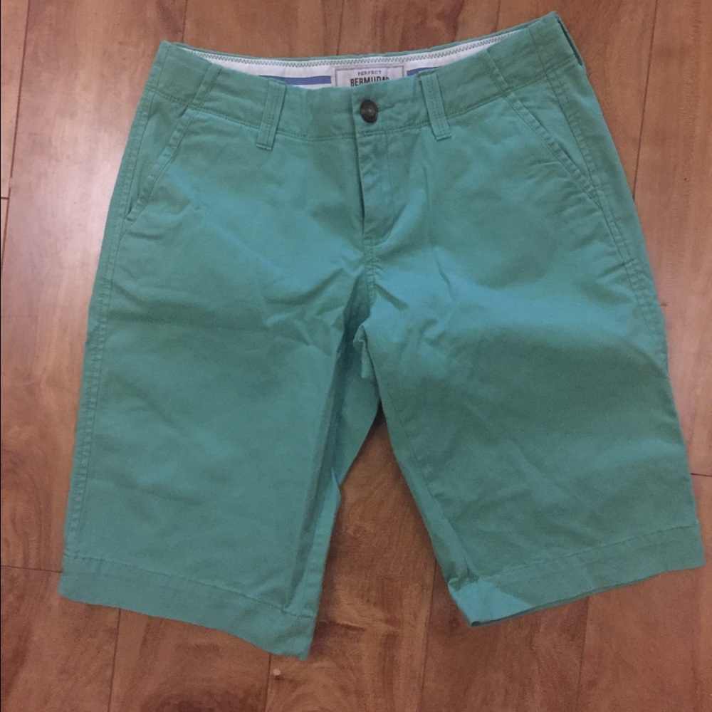 Sz 0 Old Navy perfect Bermuda shorts green