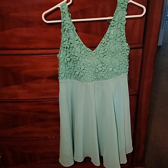 Spring formal dress - Picture 1 of 4
