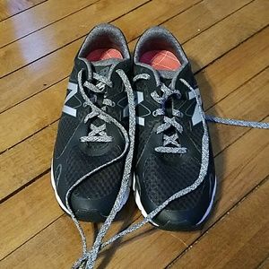 New Balance black 630 v5 sneakers - like new!