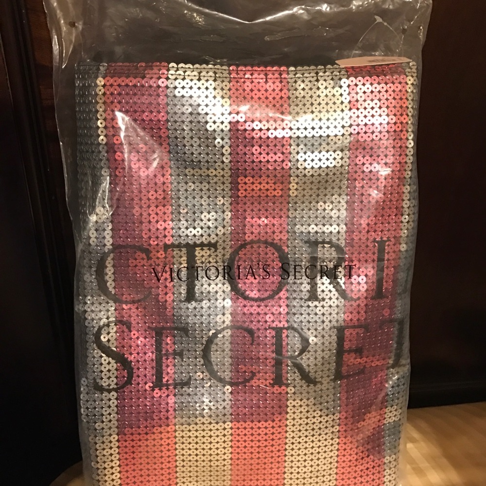 Victoria Secrets  Get Away Tote