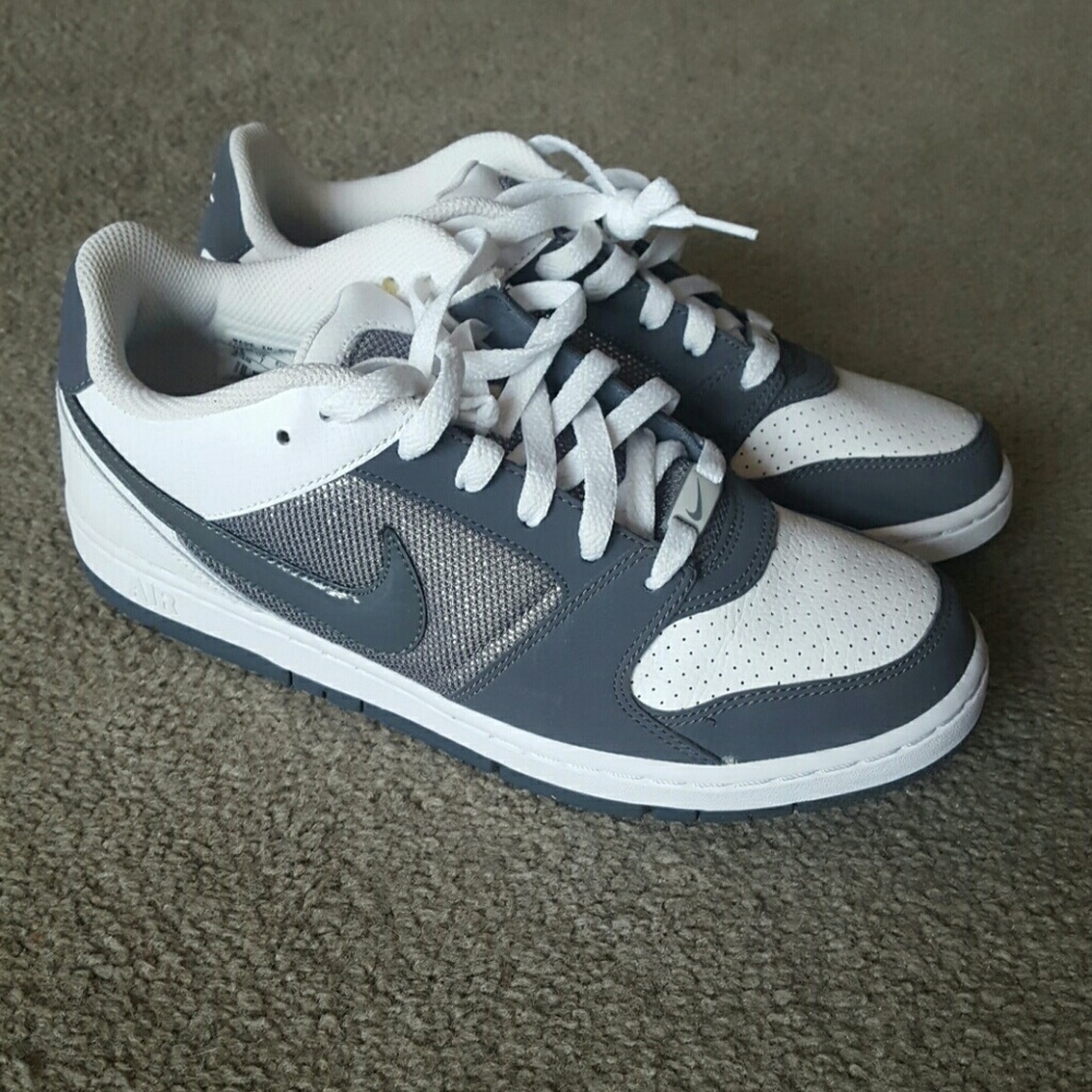 Like New NIKE Shoes