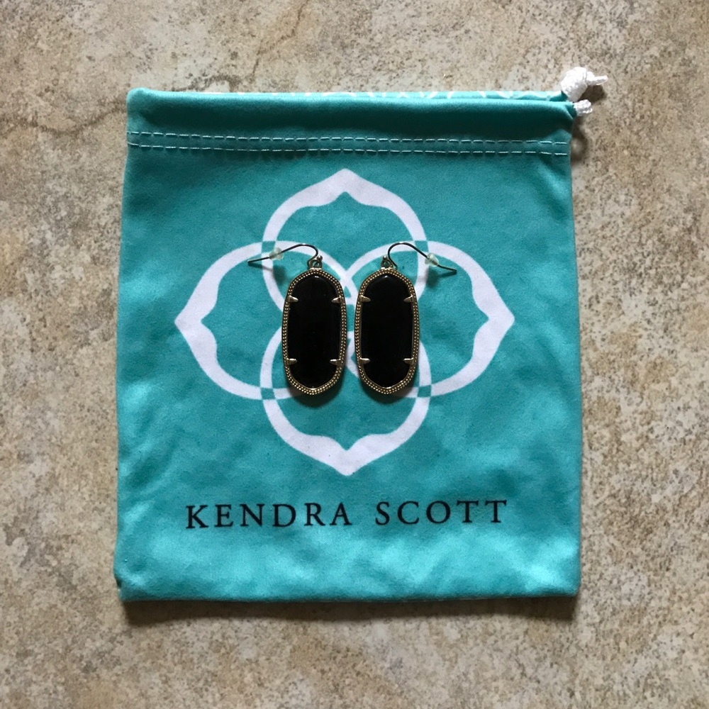 Elle Kendra Scott Earrings in Black
