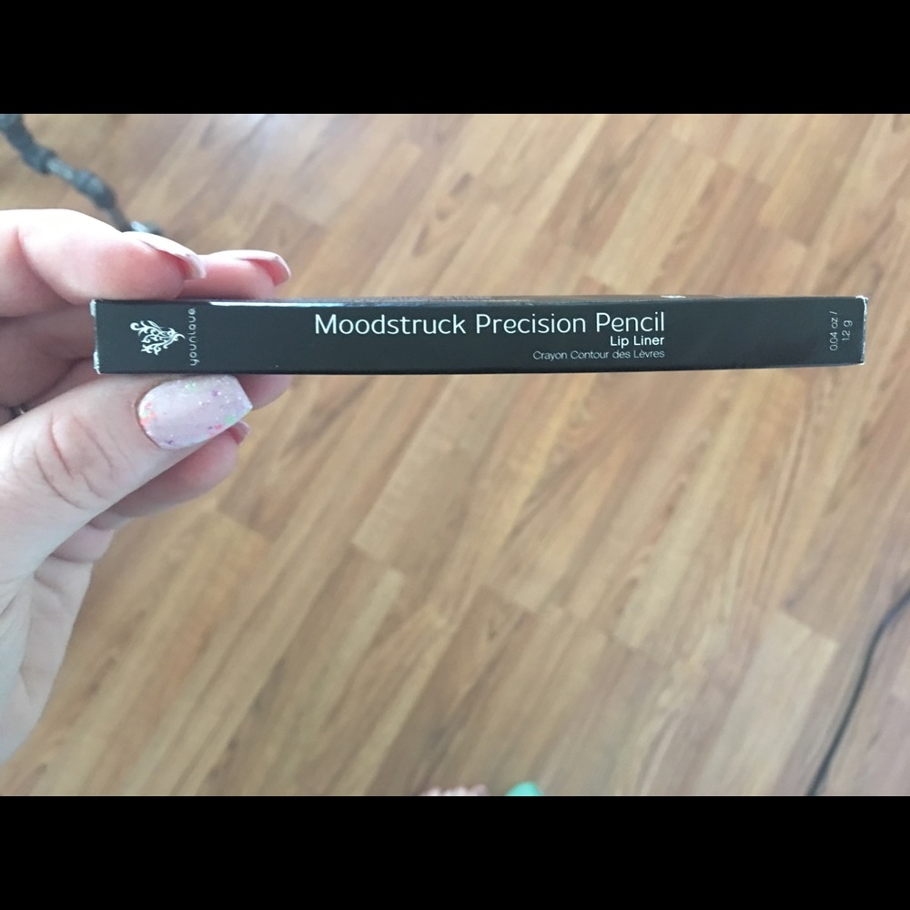 NEW younique lip liner