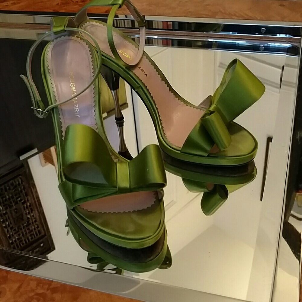 BCBG Max Azria green satin bow statement heels