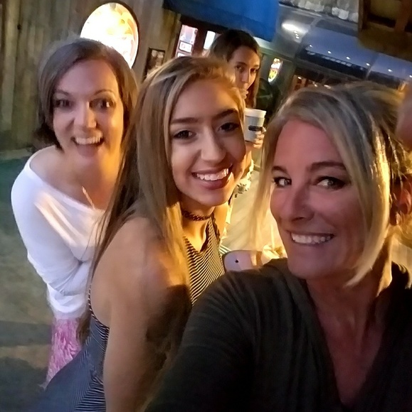 Meet your Posher, Julie - Picture 3 of 4