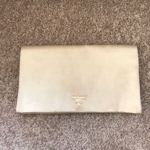 Prada clutch 100% authentic