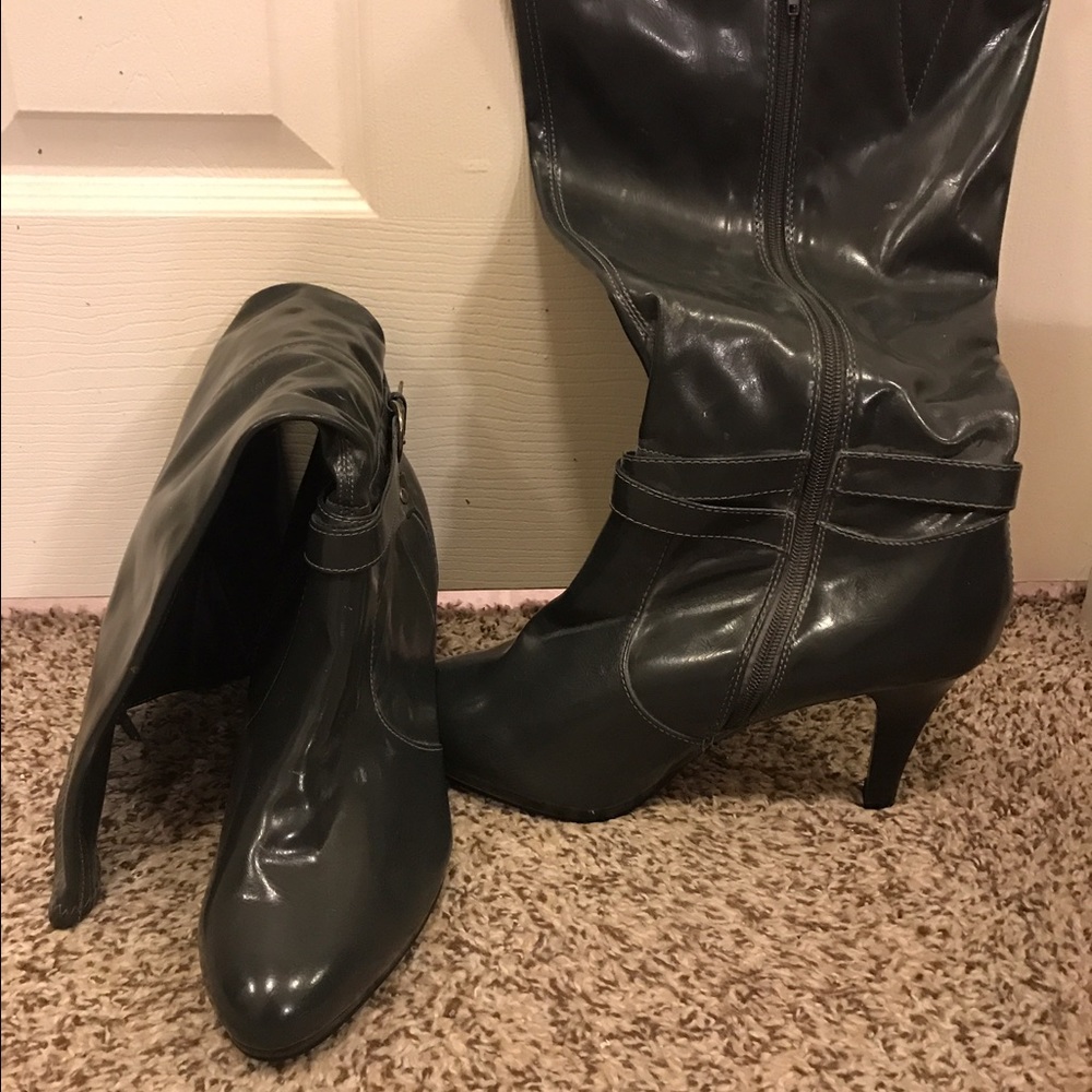 Sz 12W grey knee high boots