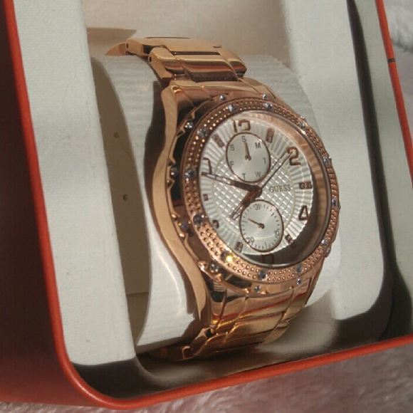 542226_0.jpg New Guess watch