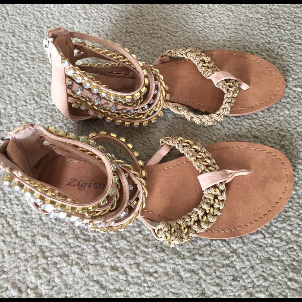 Pretty detailed sandals