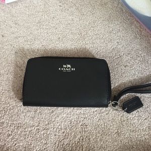 Small wristlet