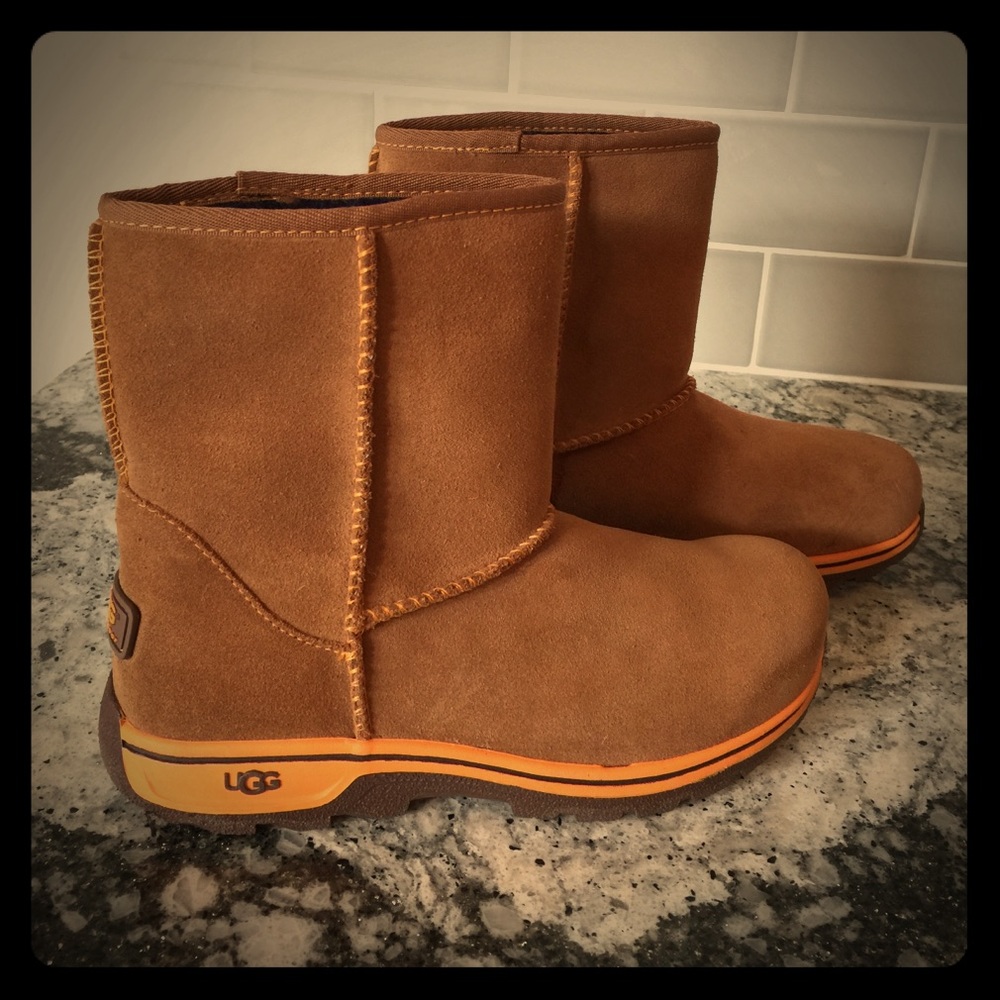 Ugg Lynden boots size 2