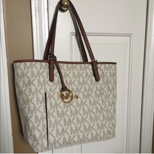 Jet Set Logo Large Tote - Vanilla MK